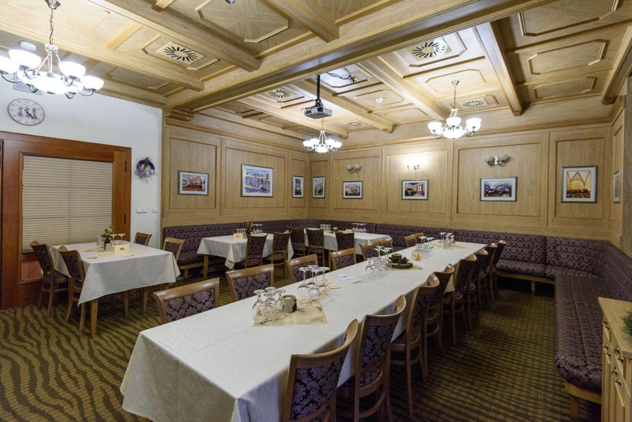 Hotel Zamek Valec Vladislav Exterior photo